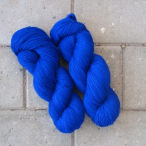 garnyarn-haandfarvet-garn-tynd-merino-uld-superwash-turkis-lilla
