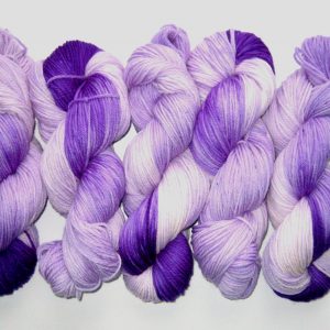 garnyarn-haandfarvet-garn-mellem-polwarth-lustre-uld-superwash