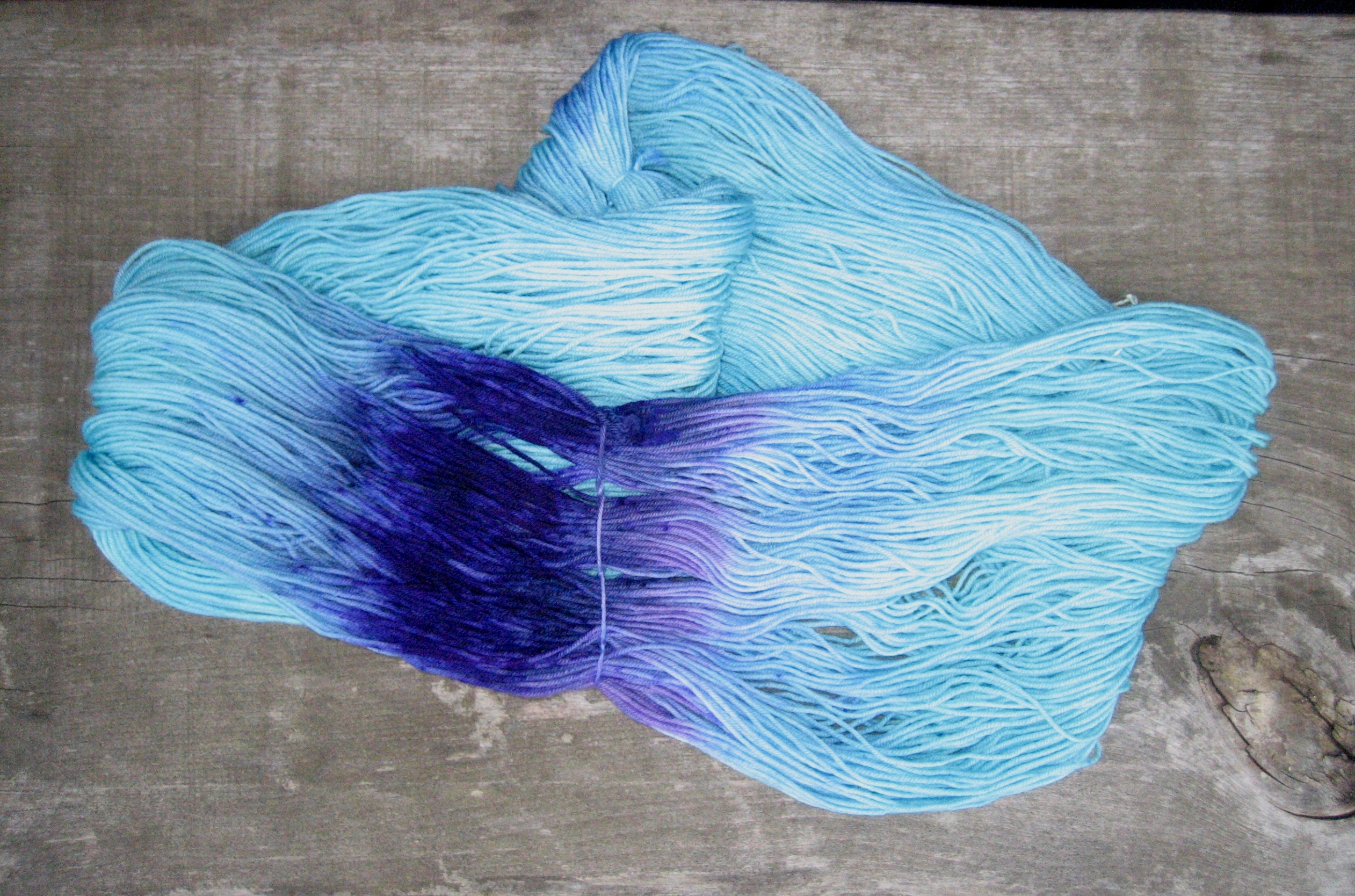 garnyarn-haandfarvet-garn-tynd-merino-uld-superwash-turkis-lilla