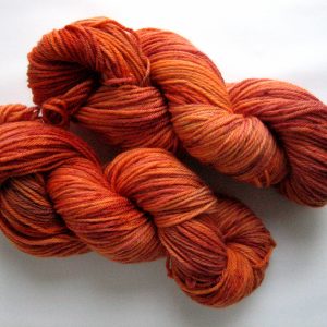 garnyarn-haandfarvet-garn-mellem-merinould-nylon-superwash-stroempegarn