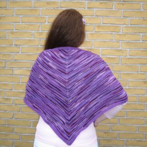 trekantsjal-glatstrik-retrille-striber-heritage-merinould-garnyarn-lilla