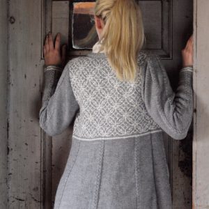 du-store-alpakka-sterk-vandring-damejakke-med-moensterstrikket-baerestykke-th14-4